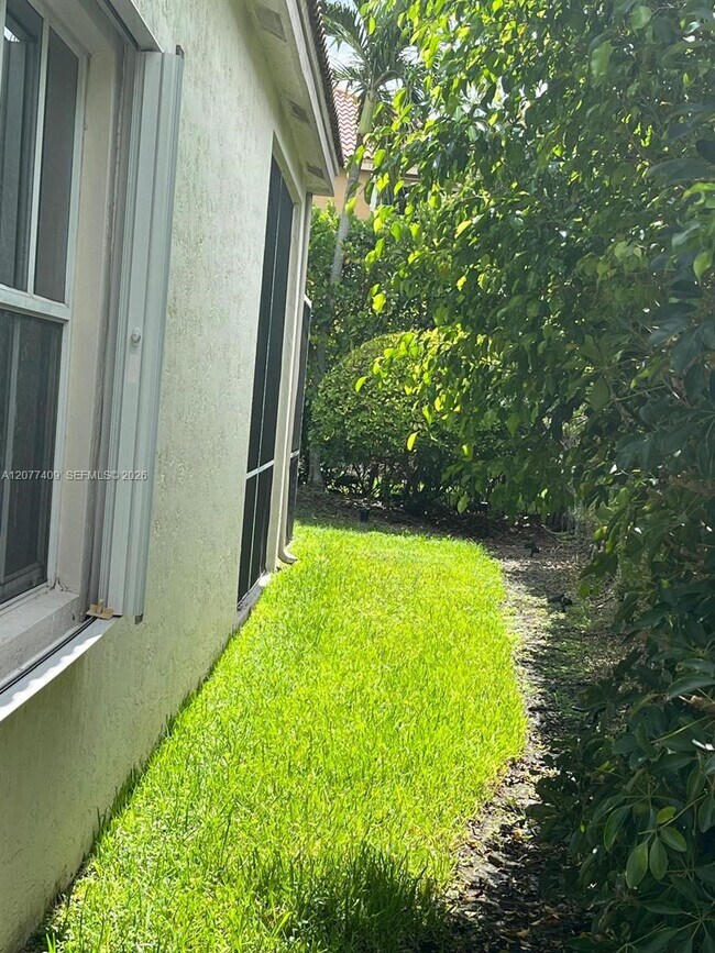 Building Photo - 761 Tanglewood Cir