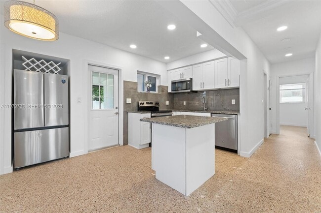 Building Photo - 201 NE 169th St