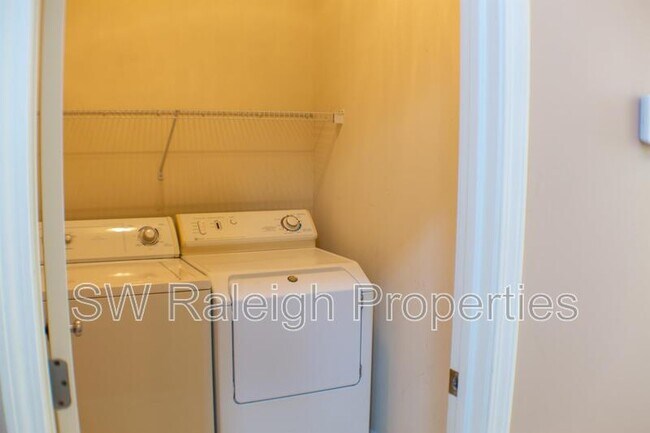 Building Photo - 5145 Mabe Dr