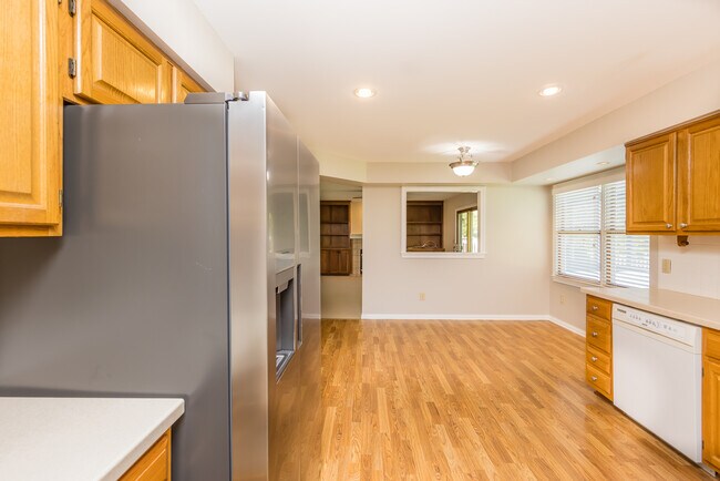 Building Photo - 5558 Parker Hill Ln
