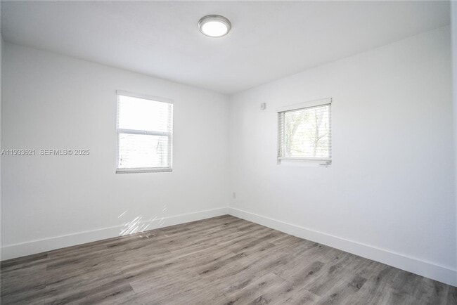 Building Photo - 1950 NW 2nd Ct