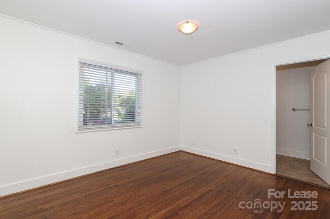 Building Photo - 5310 Buckingham Dr
