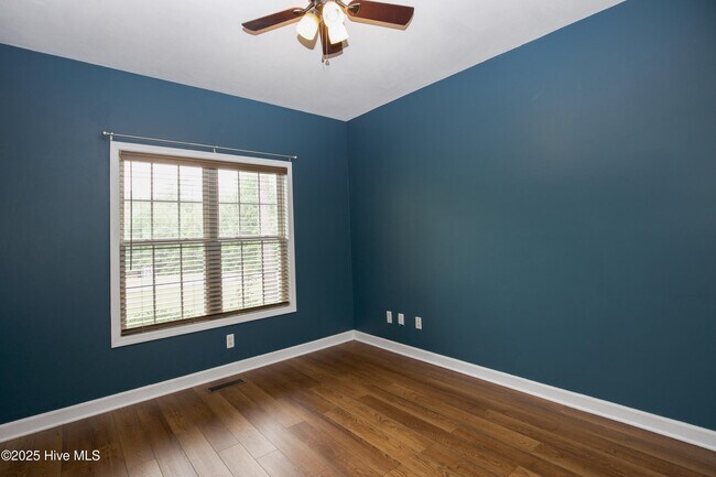 Building Photo - 110 Willow Creek Ln