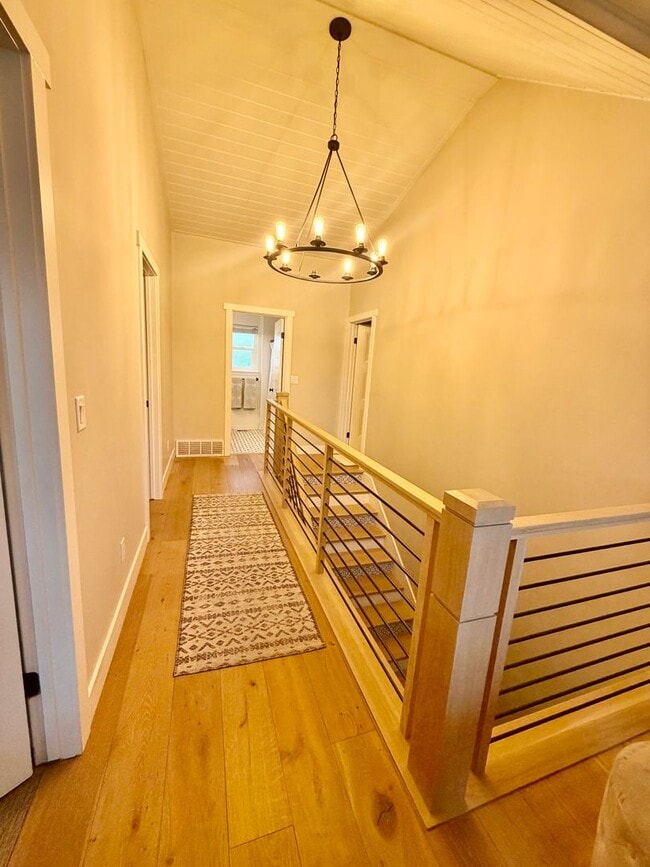 Building Photo - Gorgeous 4 Bedroom Home!!