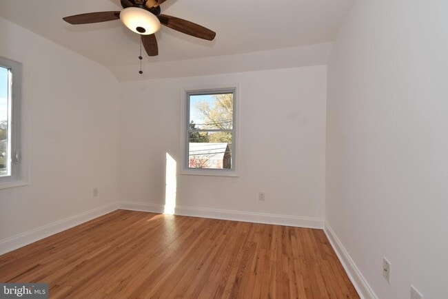 Building Photo - 2302 Dexter Ave