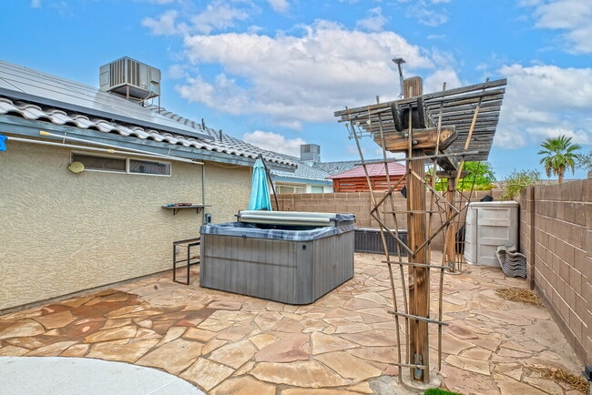 Building Photo - "3-Bedroom, 2-Bathroom Solar Home with a Pool in Mesa Del Sol!"