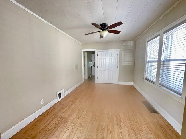 Building Photo - 2516 N Keeler Ave