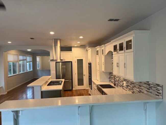 Building Photo - 108 Robinson Ct