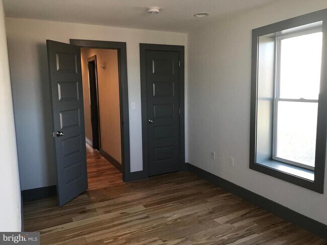 Building Photo - 1829 N Ringgold St