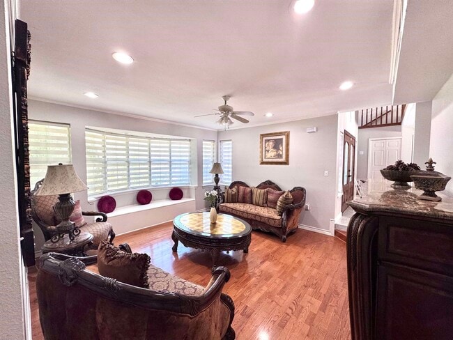 Building Photo - 313 Linden Ln