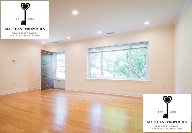 Building Photo - 204 Independence Dr