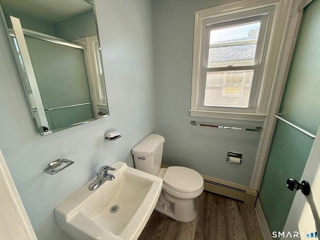 Building Photo - 33 Center Ave