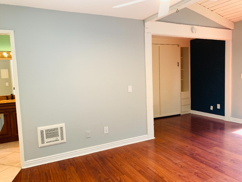 Building Photo - 1040 W MacArthur Blvd