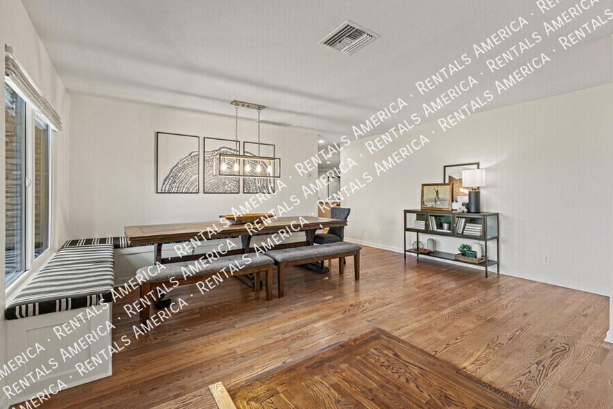 Building Photo - 7007 N Vía De Manana