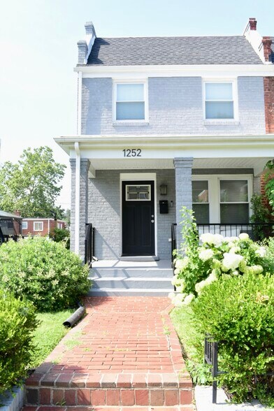 Primary Photo - 1252 Delafield Pl NE