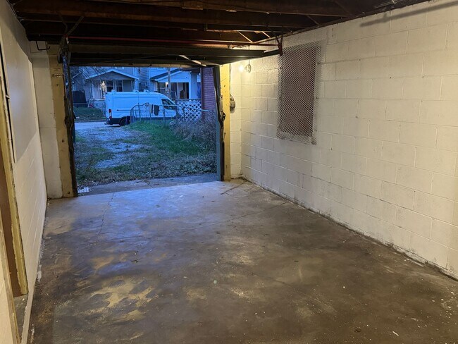 Building Photo - 274 Wrexham Ave