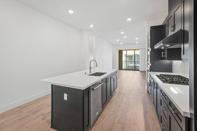 Building Photo - 302 Tea Tree Terrace