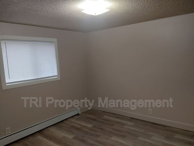 Building Photo - 824 30th Ave Pl