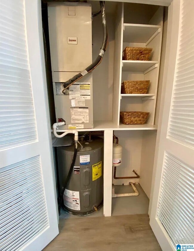 Building Photo - 3101 Lorna Rd