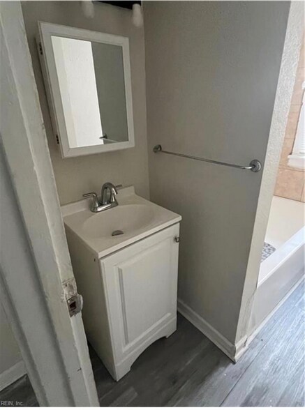 Building Photo - 1723 Lasalle Ave