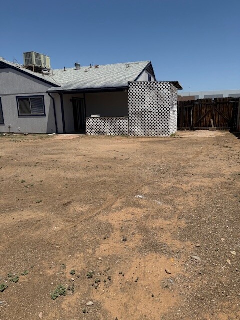 Building Photo - 1131 W Ross Ave
