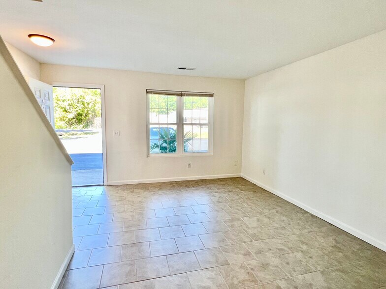 Living Room / Entry - 272 Fleming Rd