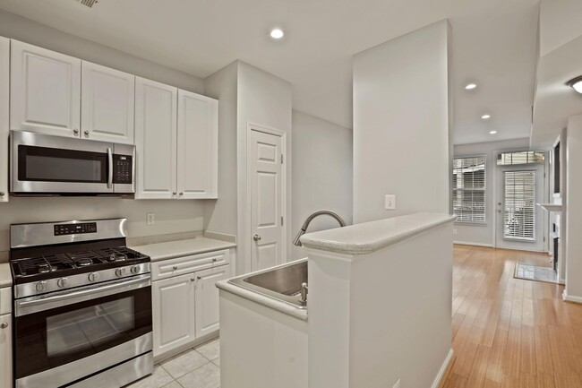 Building Photo - 2651 Park Tower Dr