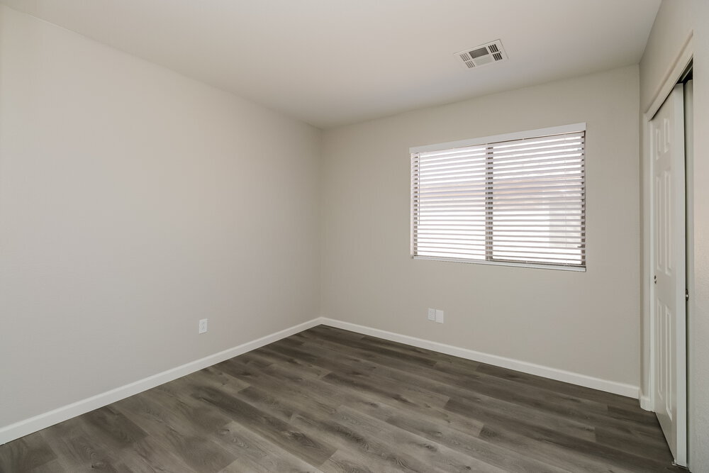 Building Photo - 1033 E Yuma Ave