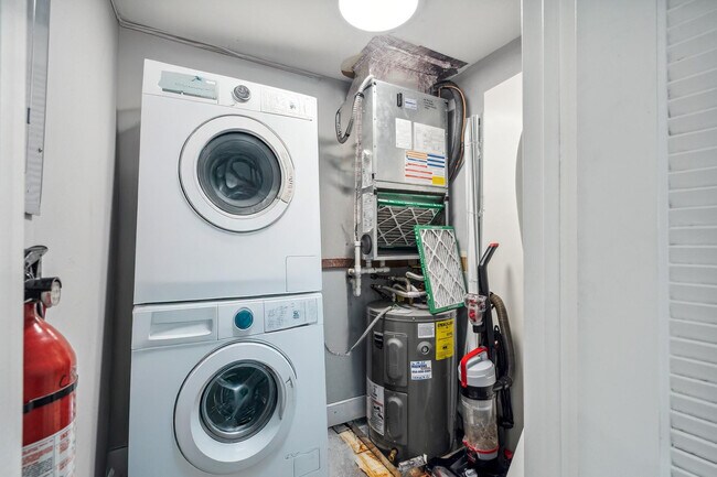 Building Photo - 1000 River Reach Dr