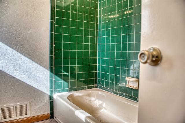 Building Photo - 1528 Mayflower Dr