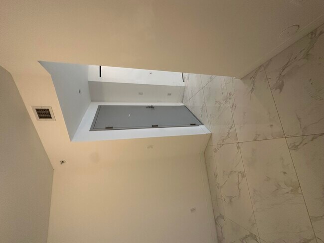 Building Photo - 488 NE 18th St