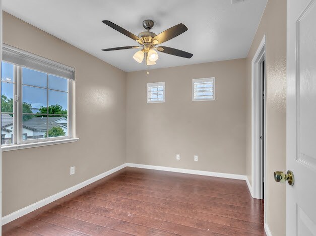 Building Photo - 2026 Rickenbacker Ln