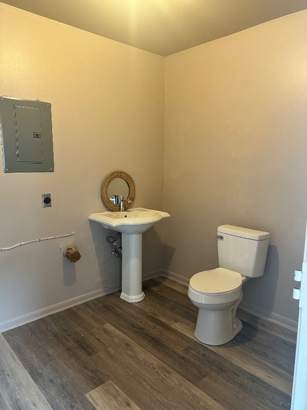 Building Photo - 717 73rd St