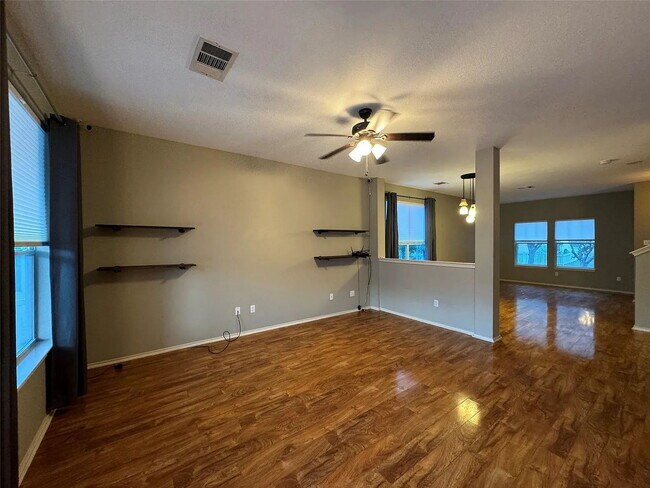 Building Photo - "Charming 3-Bedroom Retreat in Kyle, TX with Spacious Living and Modern Comforts!"