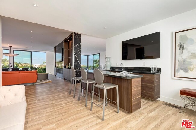 Building Photo - 920 Linda Flora Dr