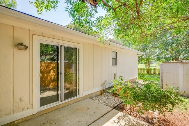 Building Photo - 816 Russet Valley Dr