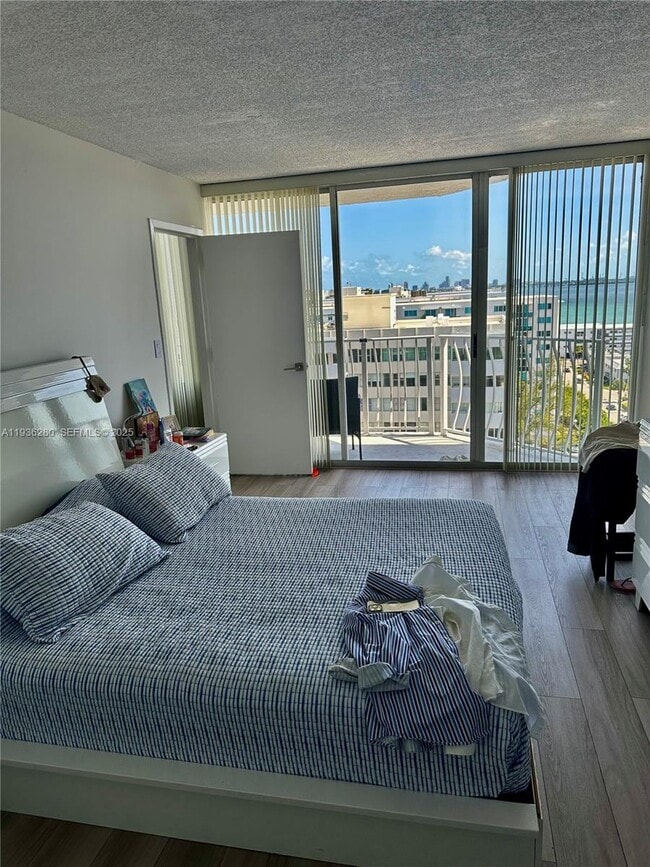 Building Photo - 7601 E Treasure Dr