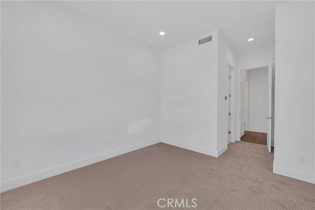 Building Photo - 27510 Elderberry Dr