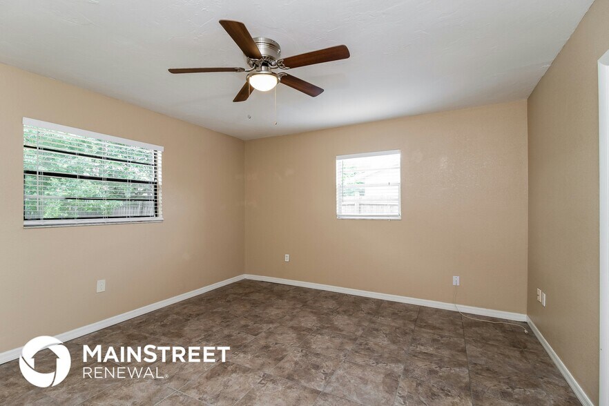 Building Photo - 515 65th Ave Dr W