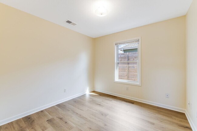 Building Photo - Newly-Updated 3-Bedroom Home in West Ashev...