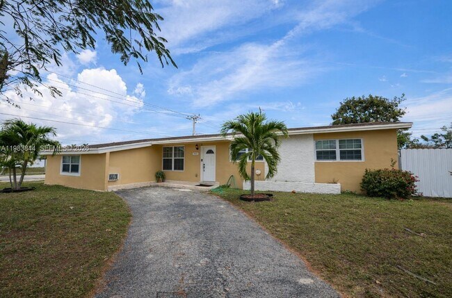 Building Photo - 19835 NE 11th Ct