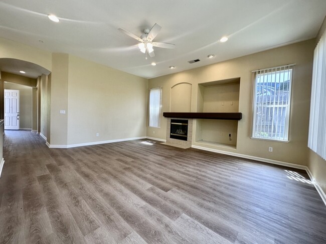 Building Photo - Beautiful, newly remodeled home in Fair Oaks!
