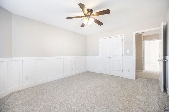 Building Photo - 104 Rosales Dr