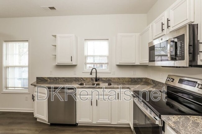 Building Photo - 2555 Flat Shoals Rd