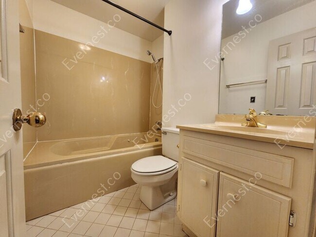 Building Photo - 500 Towergate Pl