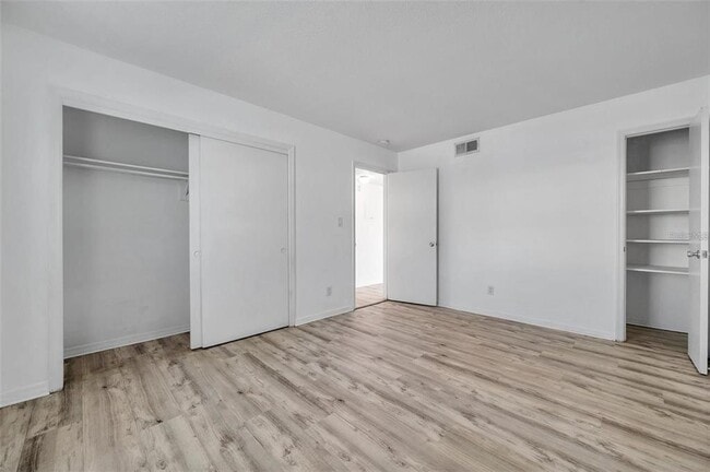 Building Photo - 108 Pompano Dr SE