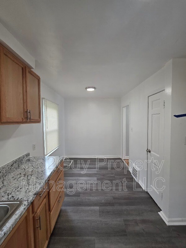 Building Photo - 18472 Meyers Rd