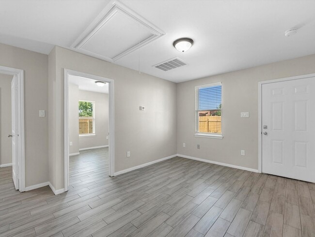 Building Photo - 2202 Solo St