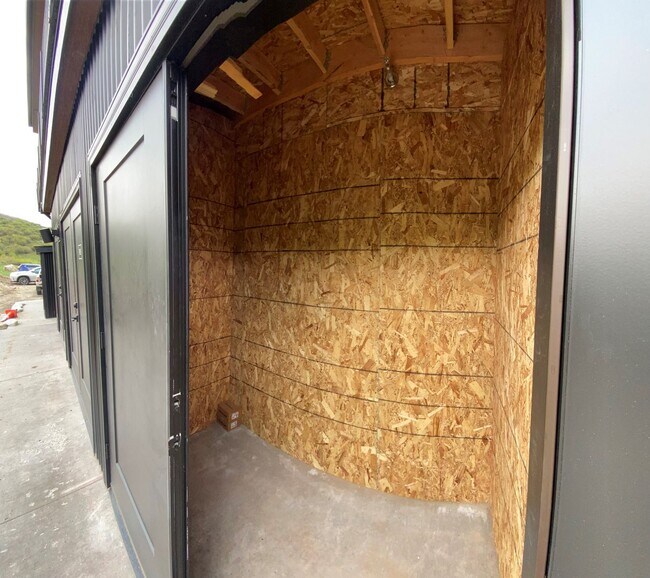 Building Photo - Stylish 1BD Condo with Modern Finishes