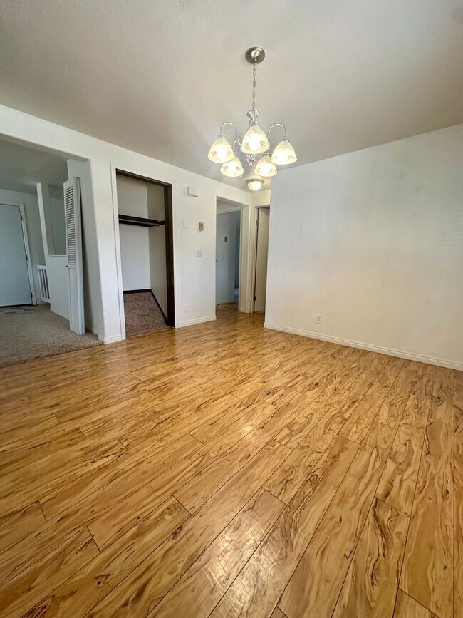 Building Photo - A &amp; E 3rd W Duplex